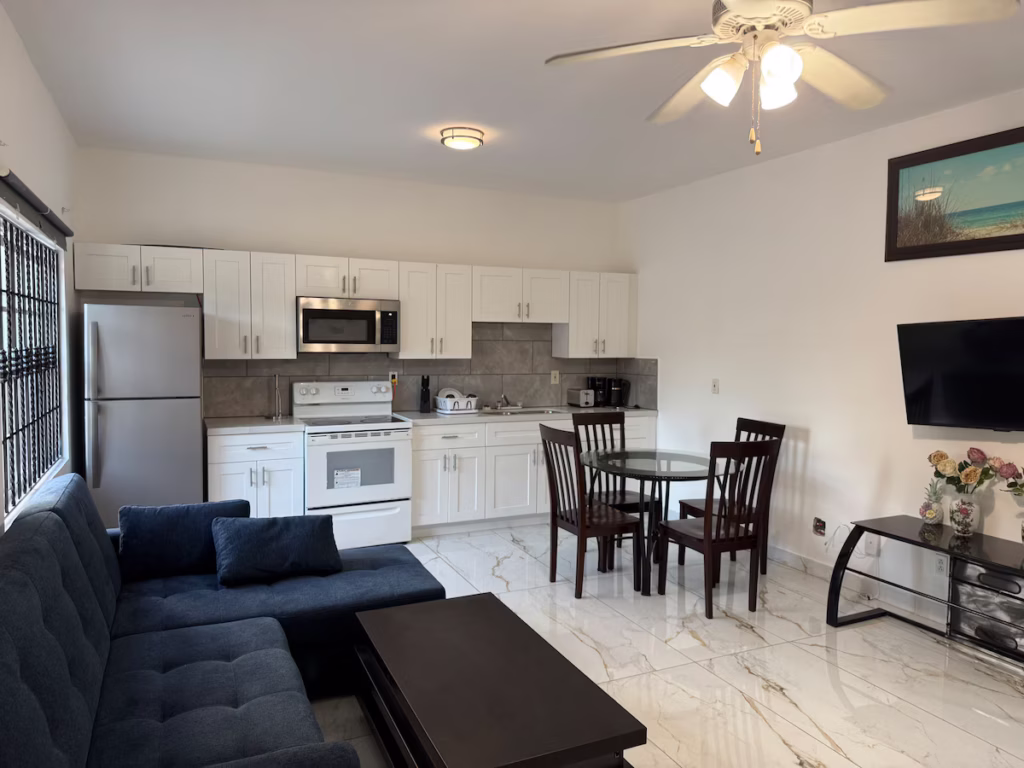 Cozy 2-bedroom suite in Long Bay