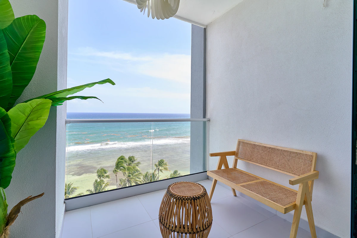 Caribbean Golden Sunset View,1BDRM Beachfront Apt.