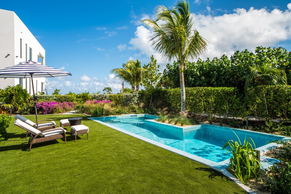 Villa DelEvan 4A / 1-bedrm Beach front villa