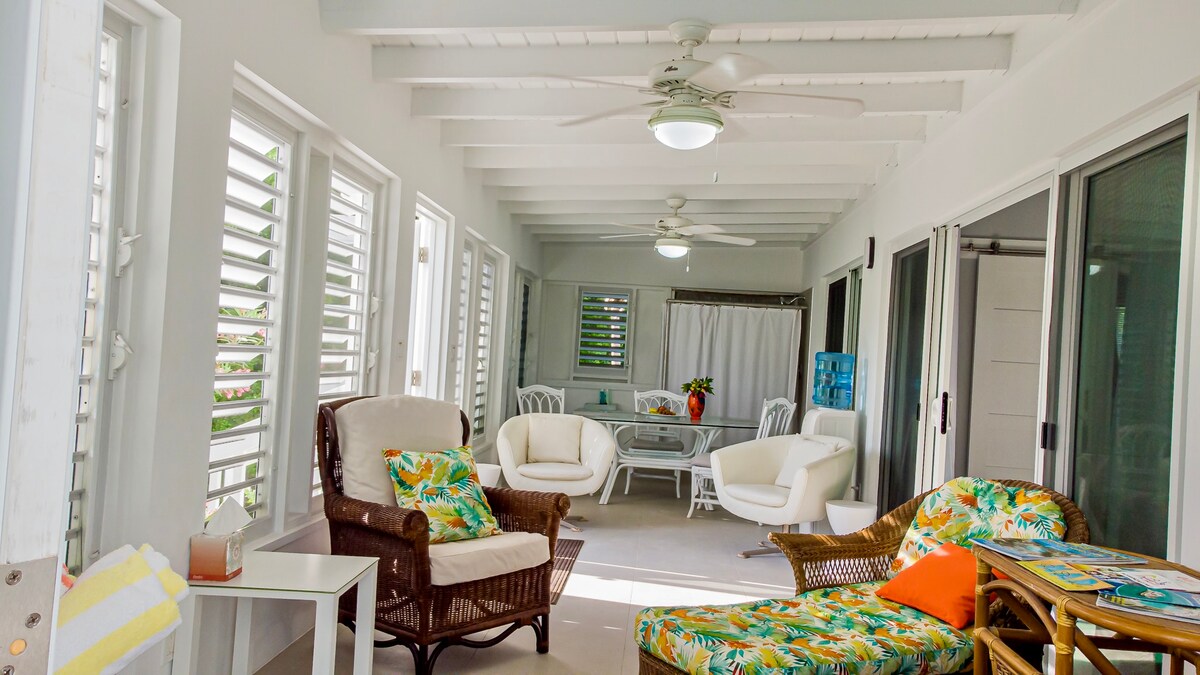Private Poolhouse, 3-Min Walk to Beach, Sleeps 4