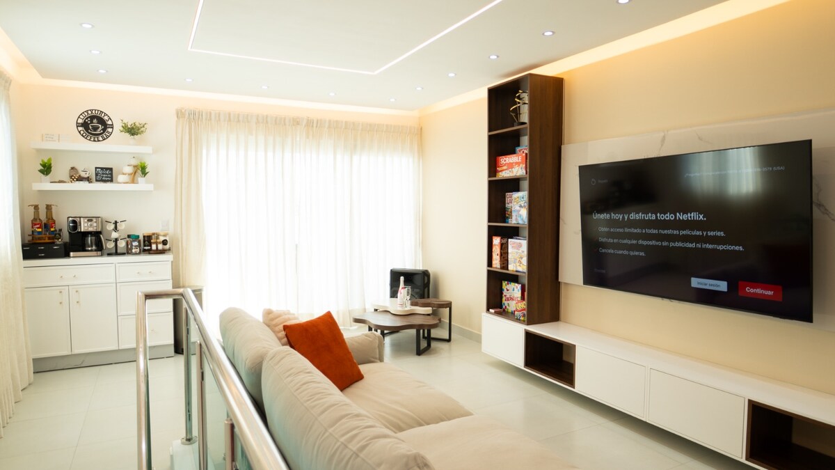 Luxury PH w/ Private Jacuzzi + Views | Near STI