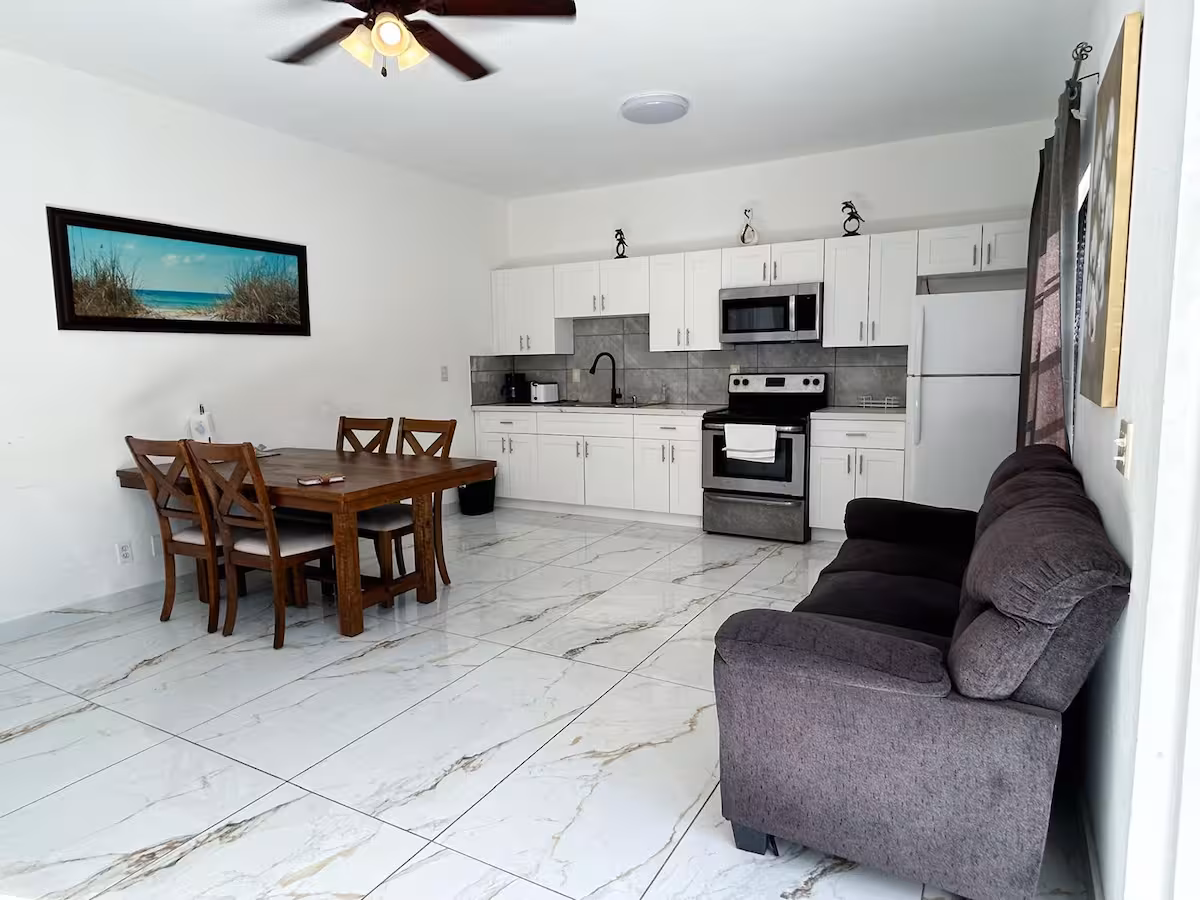 2-bedrooms next to Grace Bay