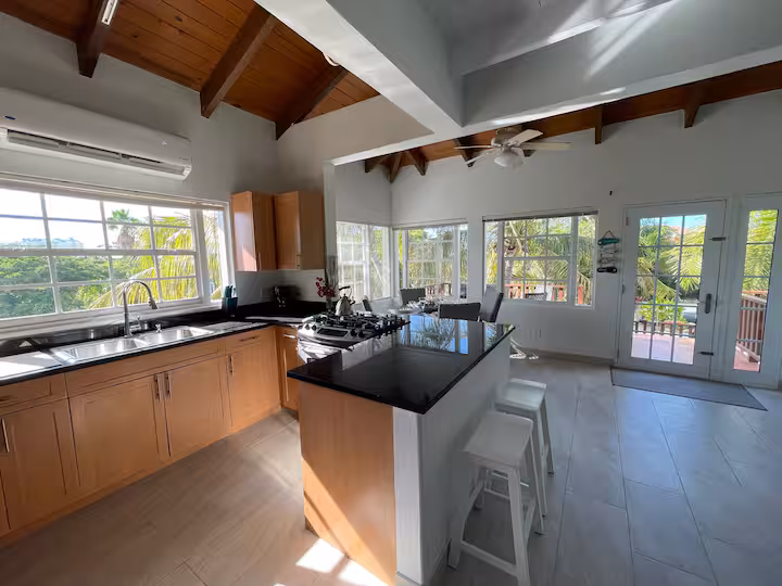2 Bdrm Condo Grace Bay a quick walk too the Beach