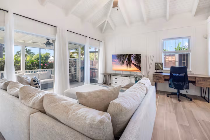 Boutique: Pool & Private Beach Chairs on Grace Bay