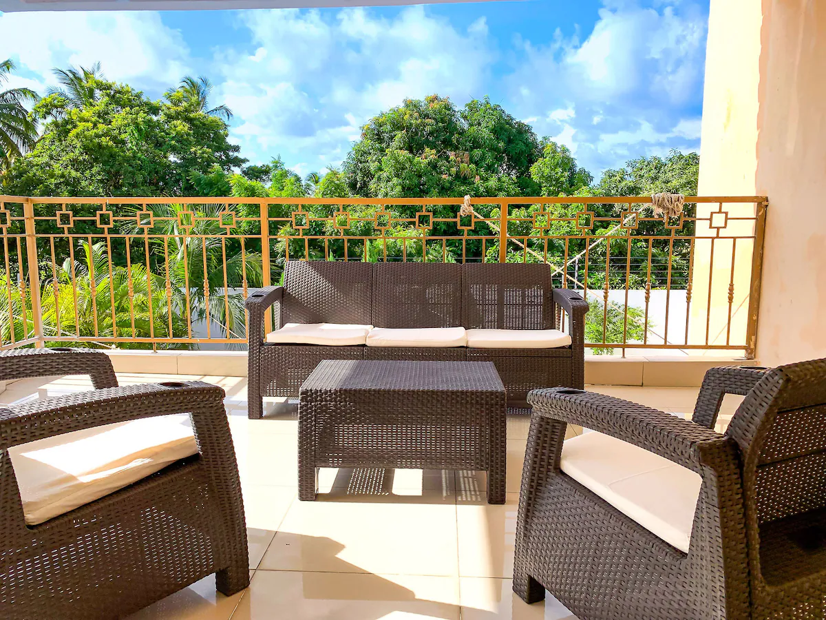 Luxurious villa near the sea, offering comfort and privacy
