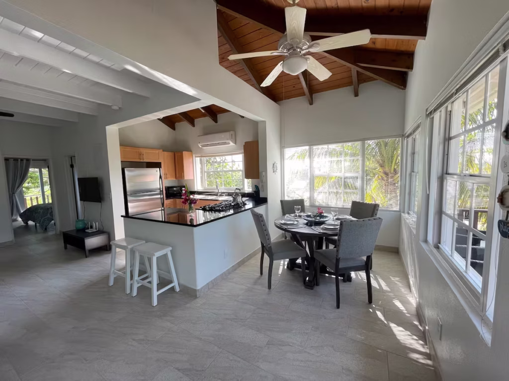 2 Bdrm Condo Grace Bay a quick walk too the Beach