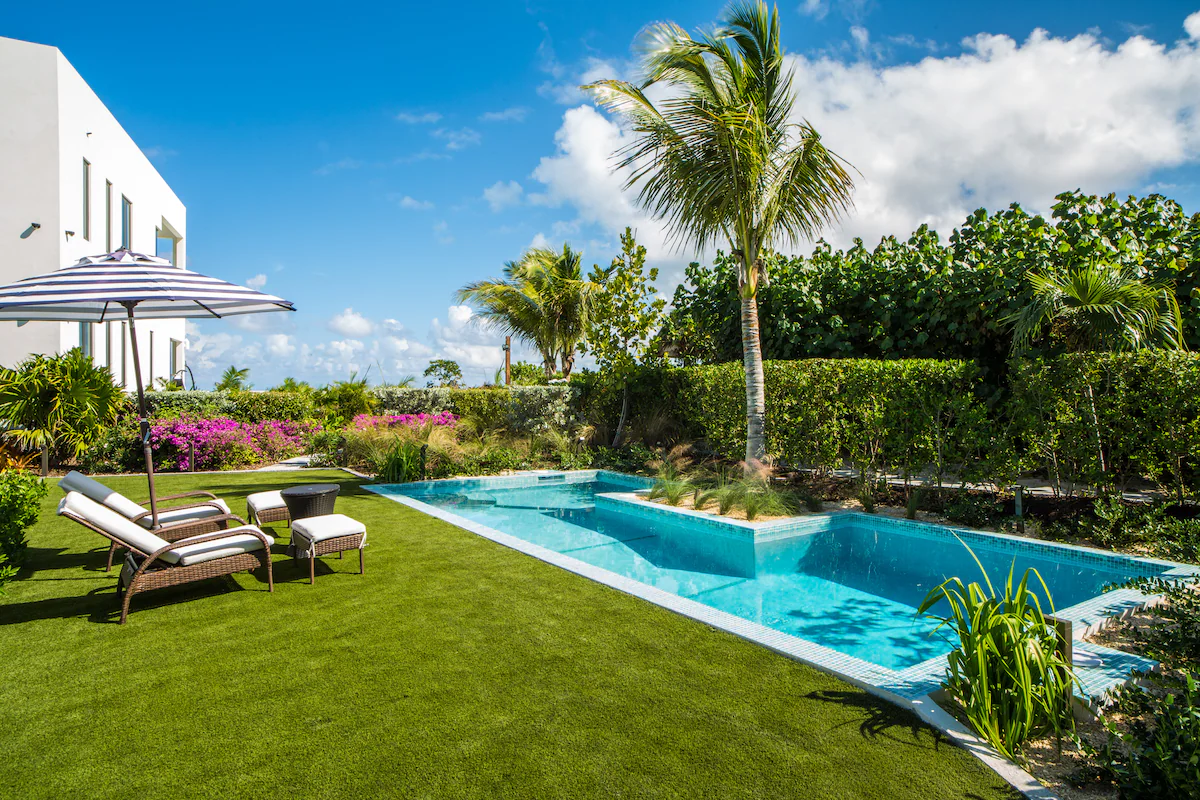 Villa DelEvan 4A / 1-bedrm Beach front villa