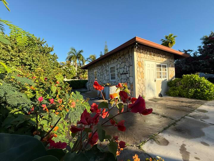 Oceanside Turtle Cove Cottage
