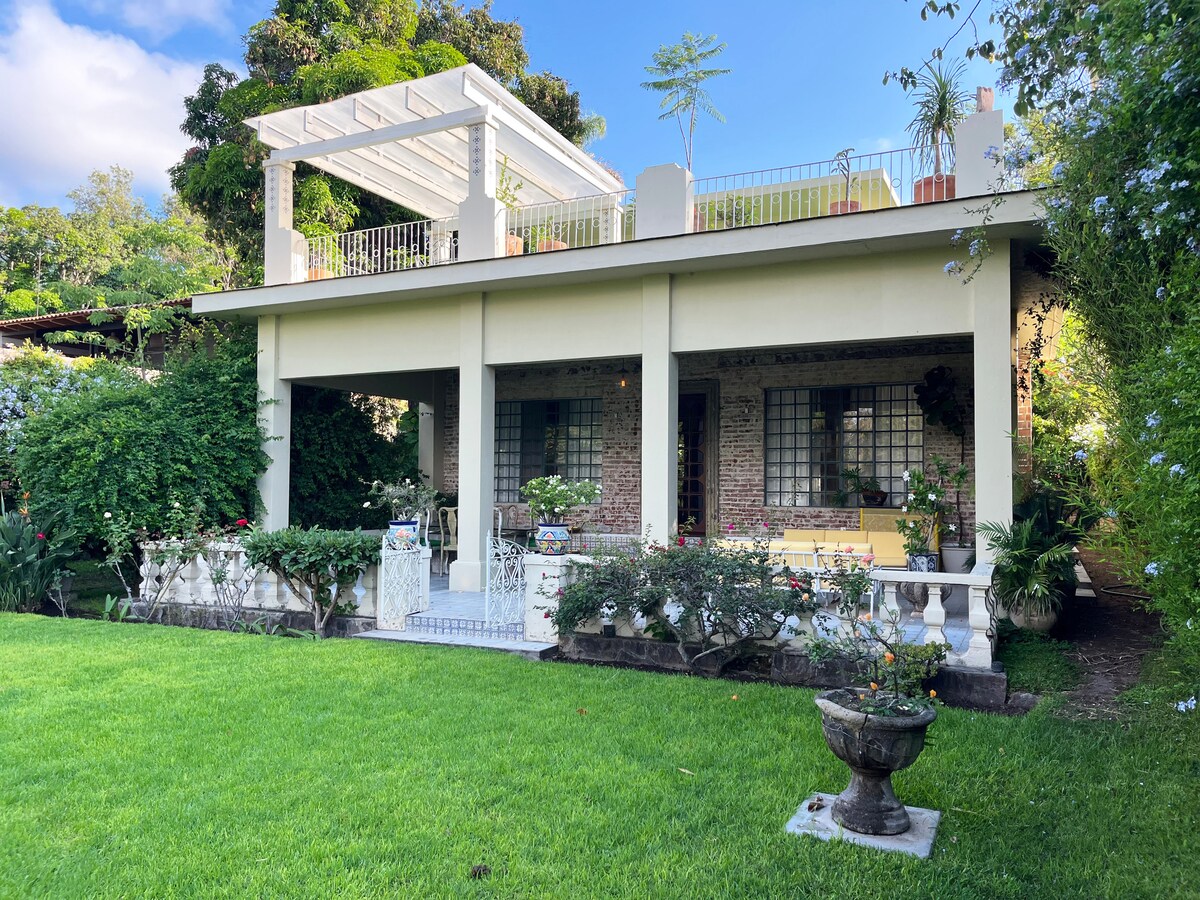 ViLLaLuZ · Lakefront House | El Chante