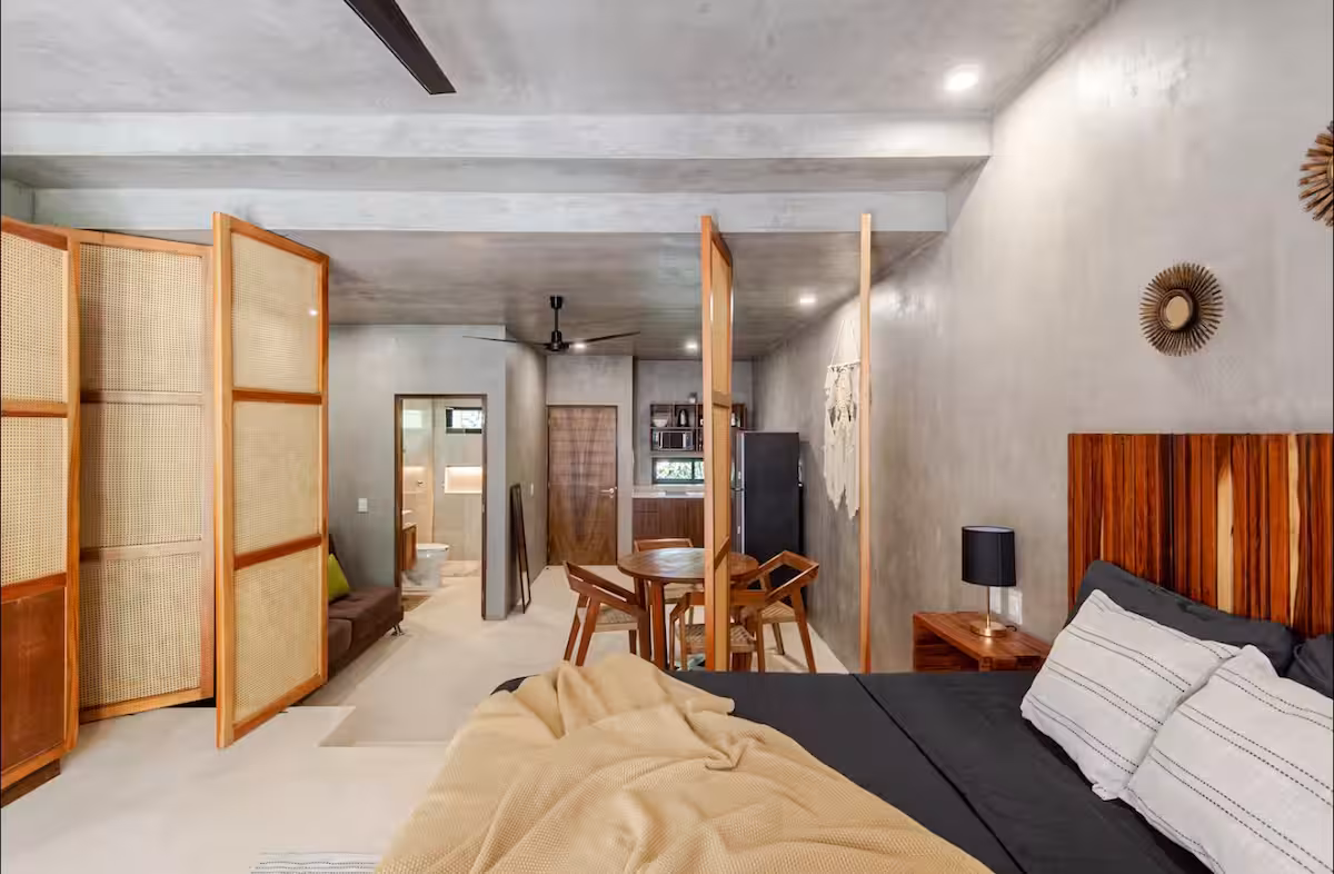 Quadruple suite in the jungle with four private hot tubs