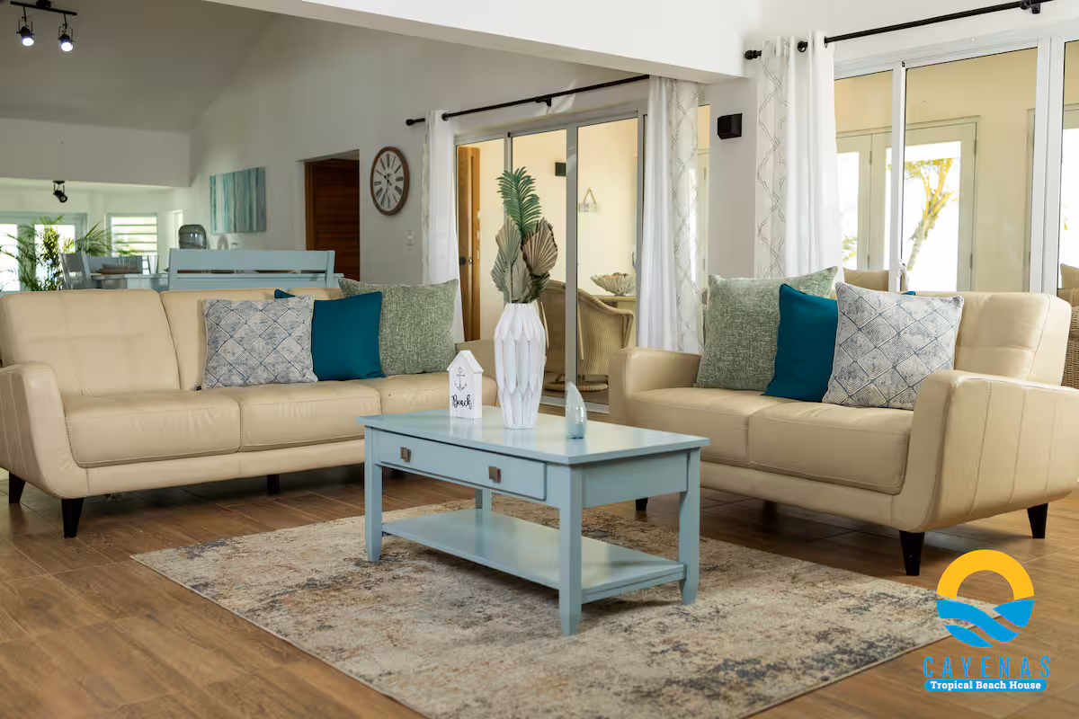 Cayenas Beachfront family villa (game room & wifi)