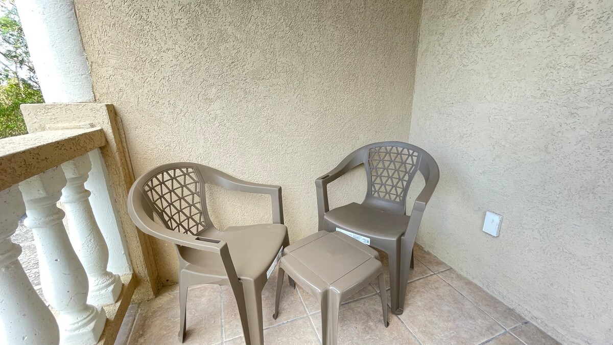 Blue Hills Getaway: 2BR/2BA Unit