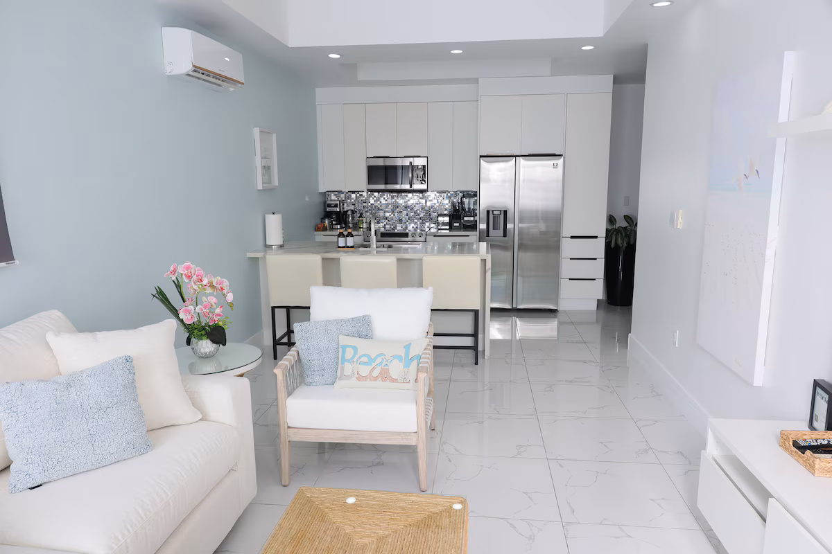 Gracebay, Modern Condo, Pool, Gated.