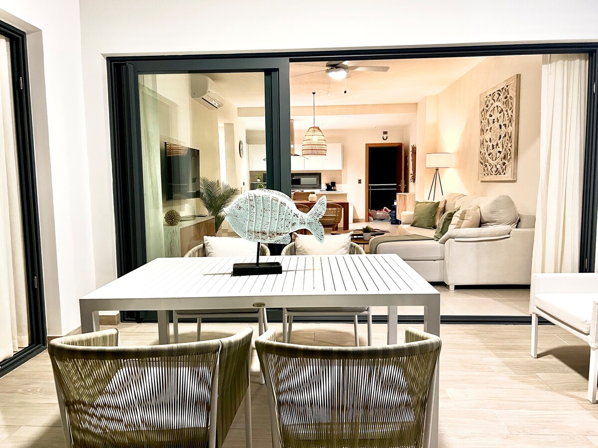 Charming beach apartment with private Pool