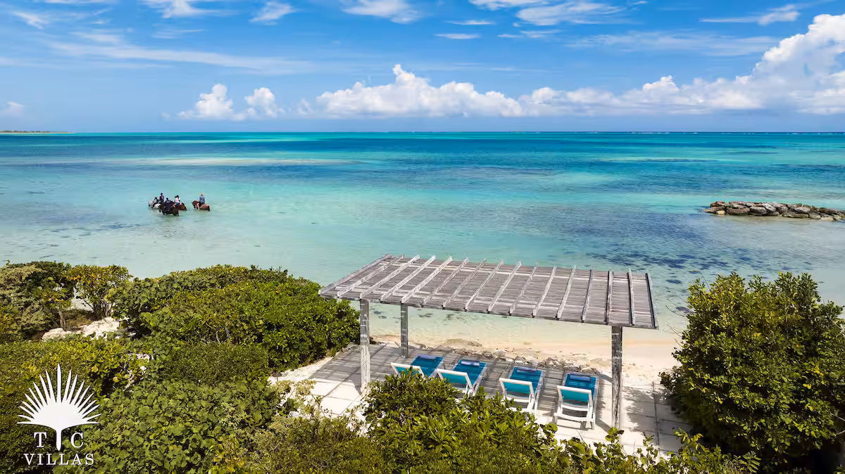 TC Villas | Castaway | Luxury Beachfront w. Pool
