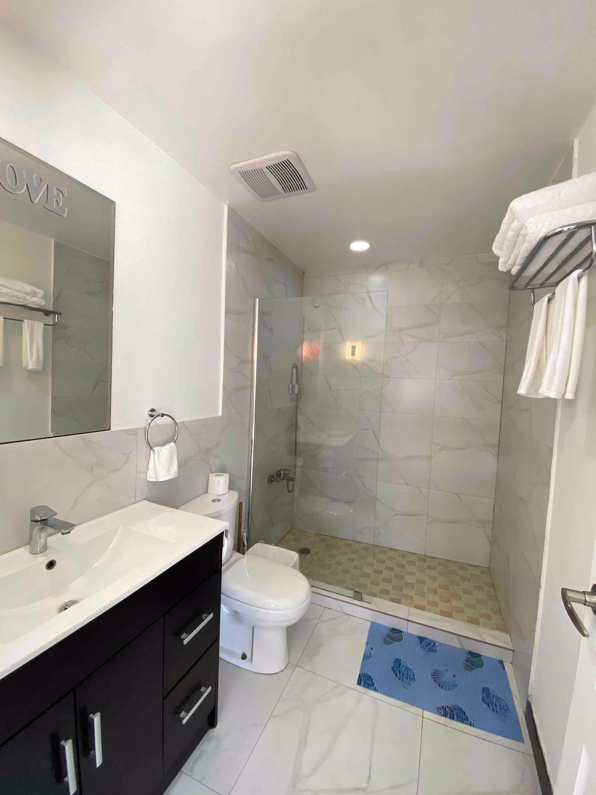 Lovely 2-bedroom Apartment in Venetian Road