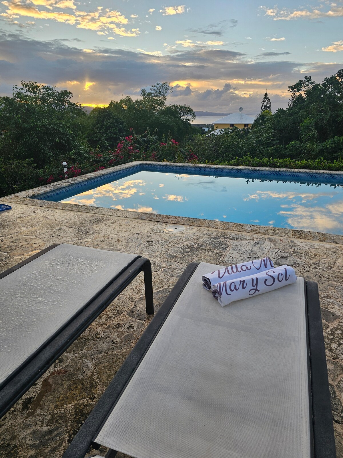 Villa Mar y Sol, Private Pool • Ocean Breeze • 4BR