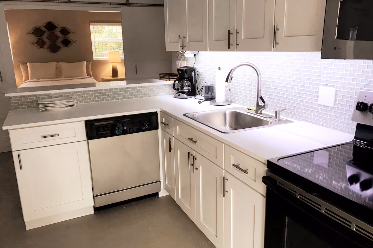 Private Poolhouse, 3-Min Walk to Beach, Sleeps 4