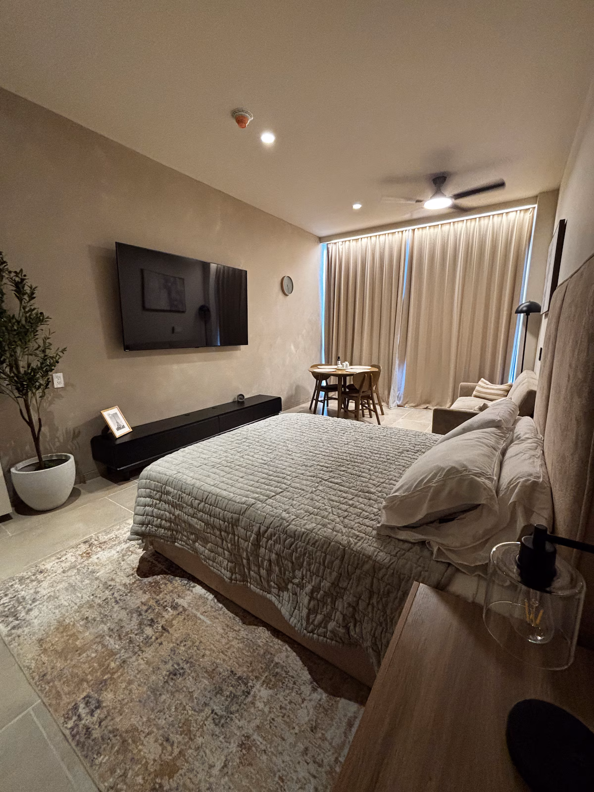 ELYS | Stylish Studio w/ Rooftop, Gym & Parking