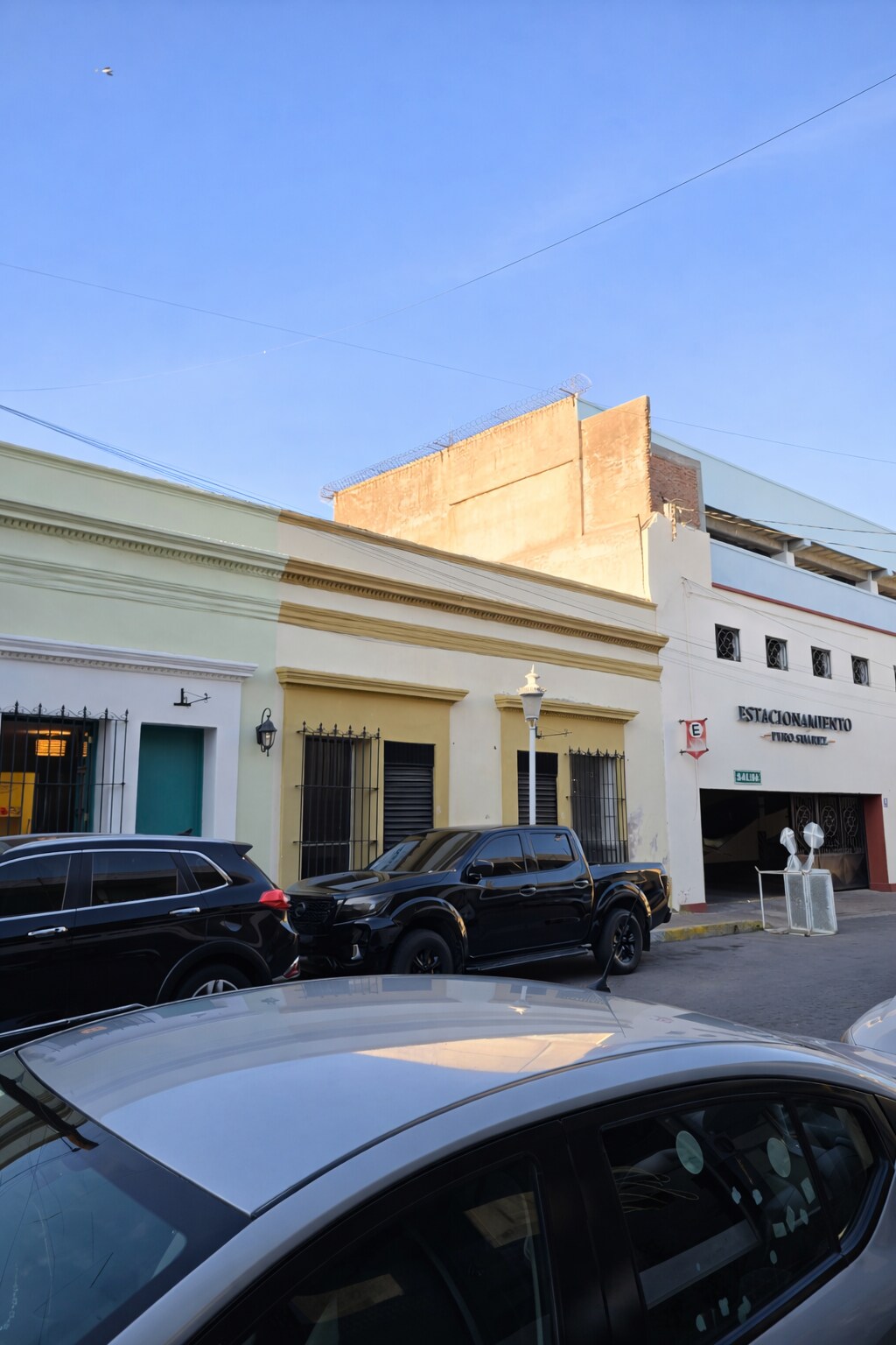 1 block from the Cathedral|Sleeps 5|Hotel- style