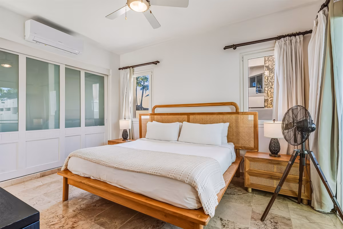 Oceanfront | King Bed, Pool & AC 102