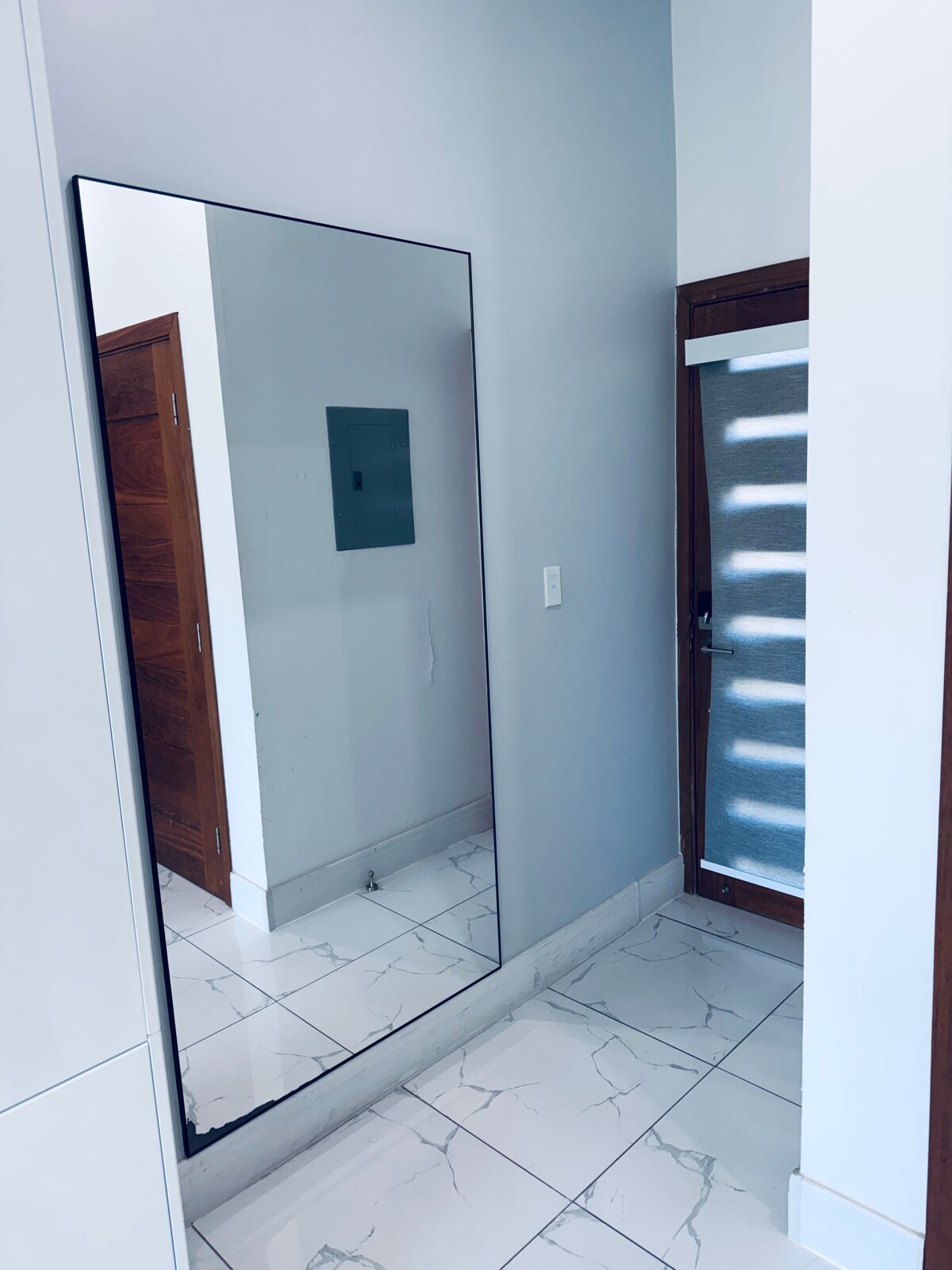 Middle of Gracebay, Modern Condo, Pool, Gated