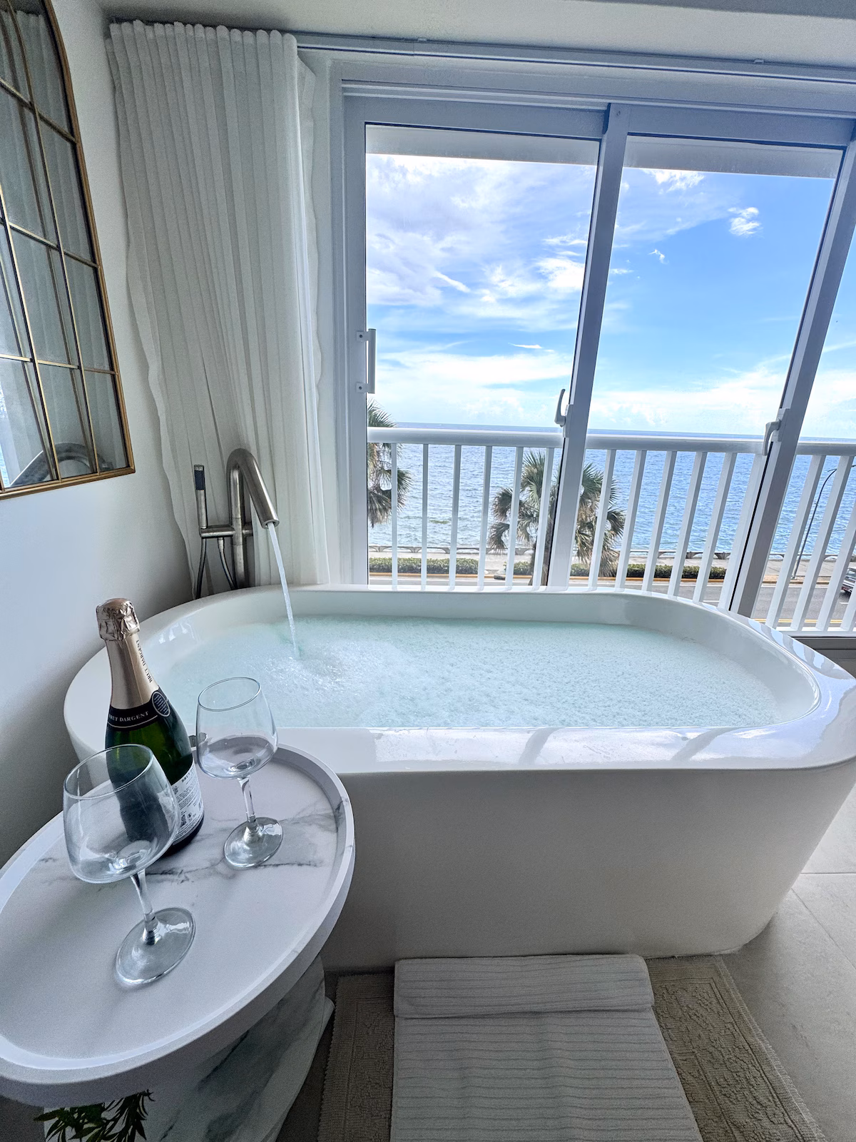 Exquisite oceanfront studio apartment, Malecón area