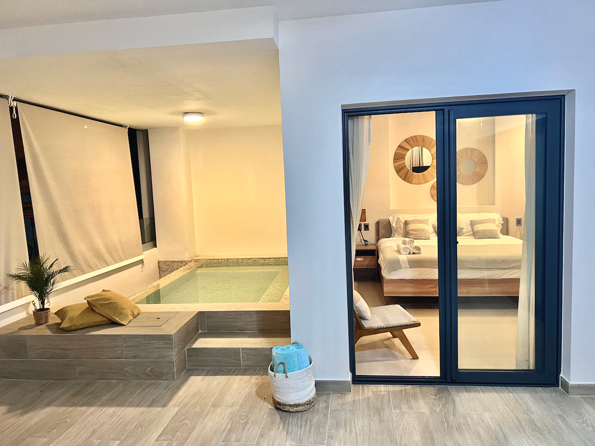 Charming beach apartment with private Pool