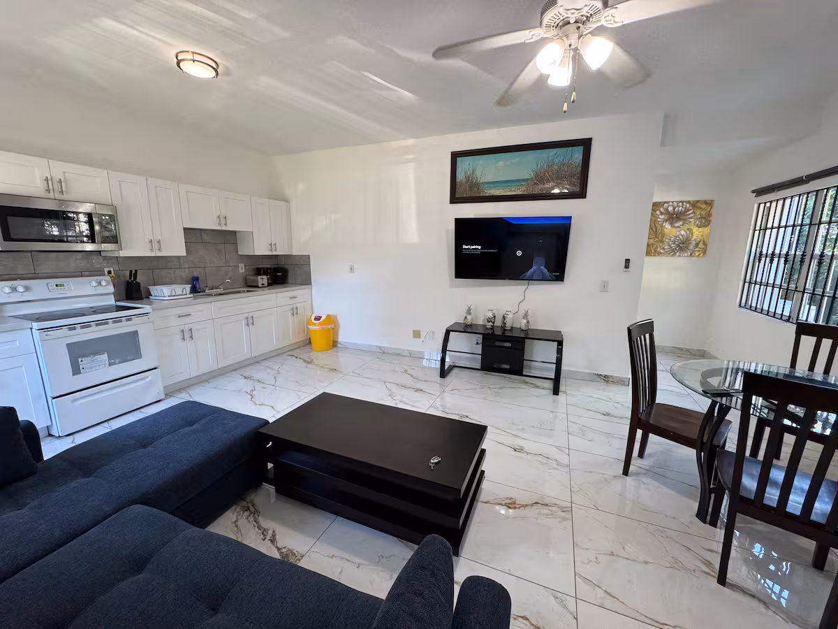 Cozy 2-bedroom suite in Long Bay