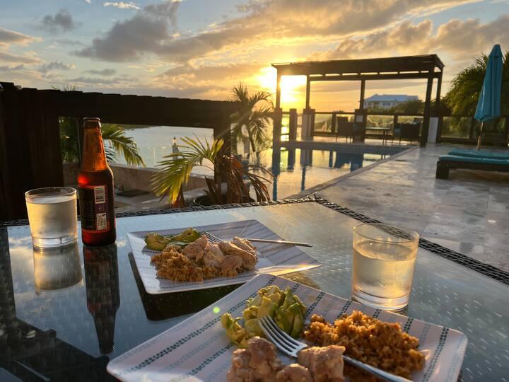 Beautiful Sunset Villa with Infiniti Pool