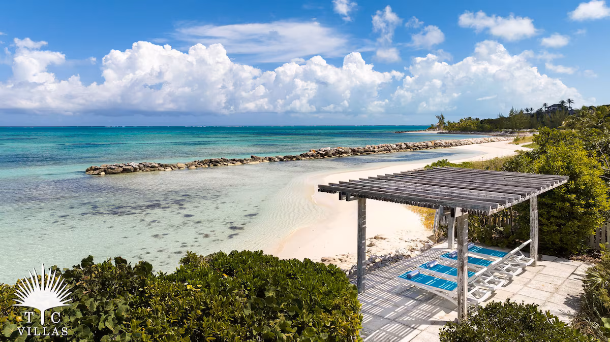 TC Villas | Castaway | Luxury Beachfront w. Pool