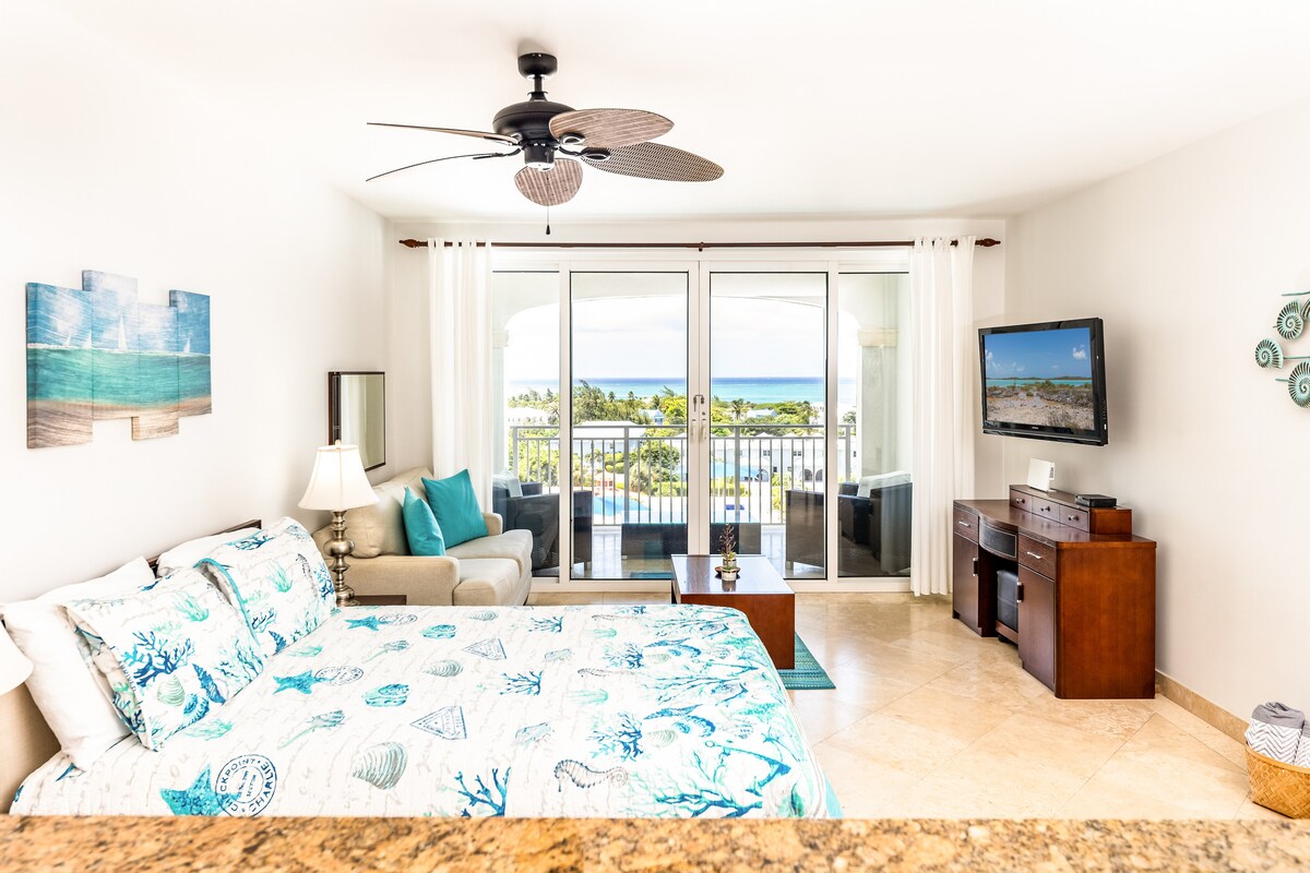 Stunnig Oceanview Studio w/ Balcony +Pools
