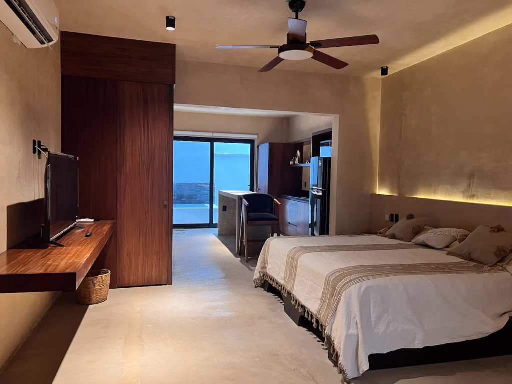 Suite with private pool just a stone’s throw from the promenade.
