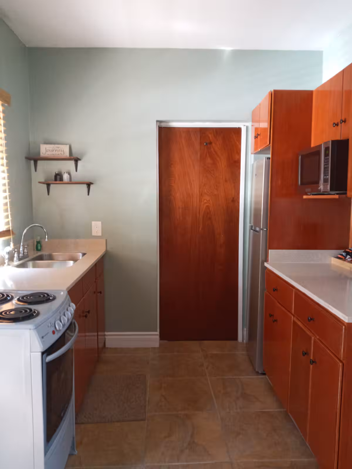 Private 1-br Island Cottage – 5 mins to the beach