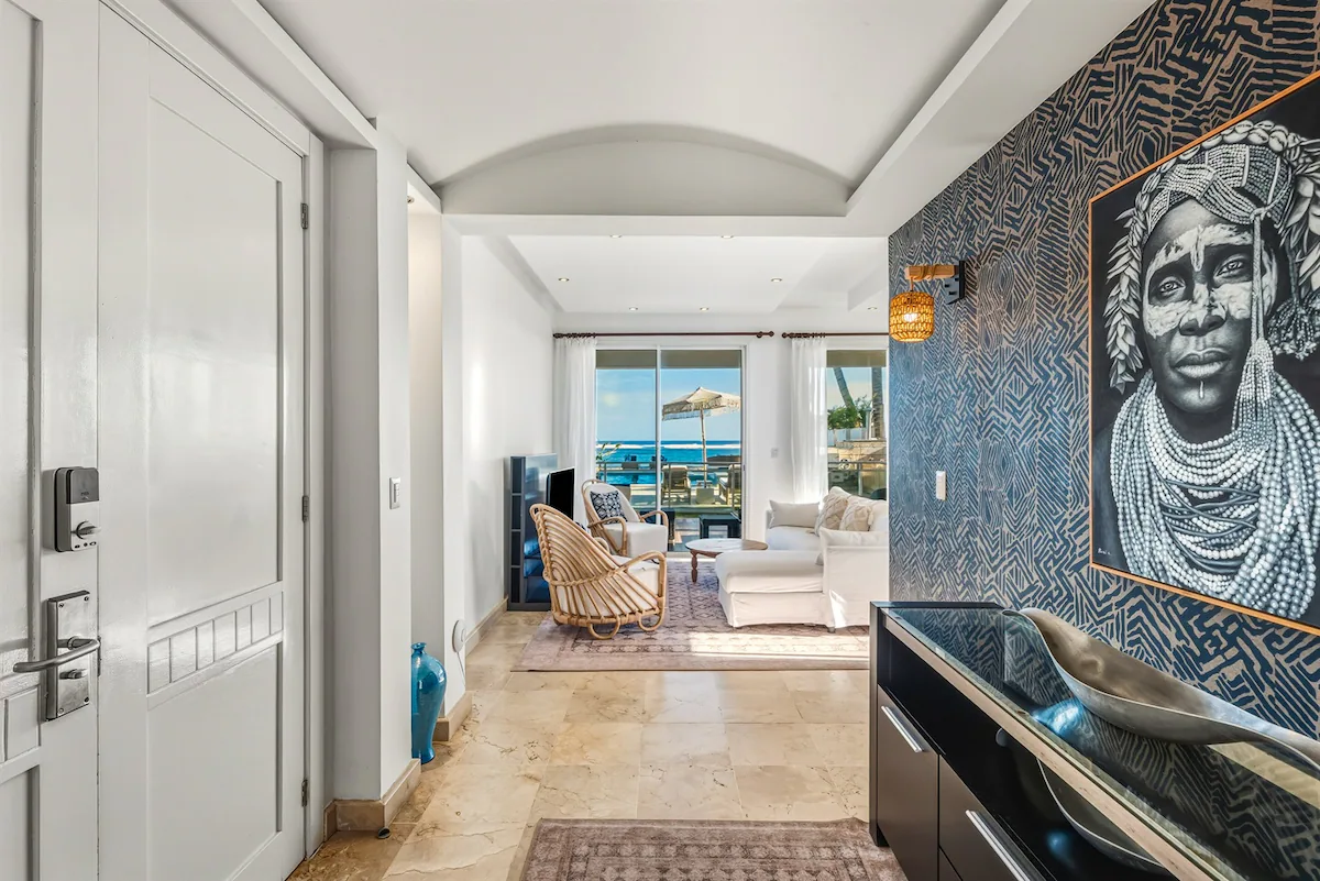 Oceanfront | King Bed, Pool & AC 102