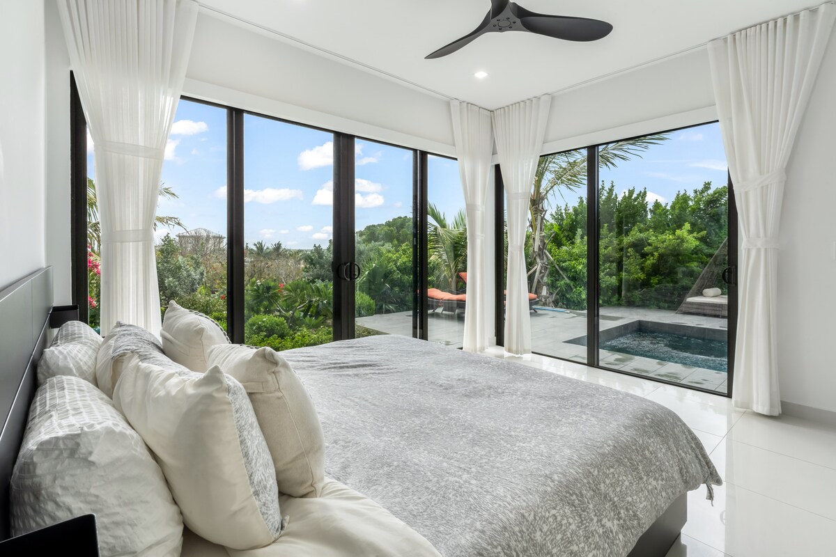 2 Bedroom Spectacular Views