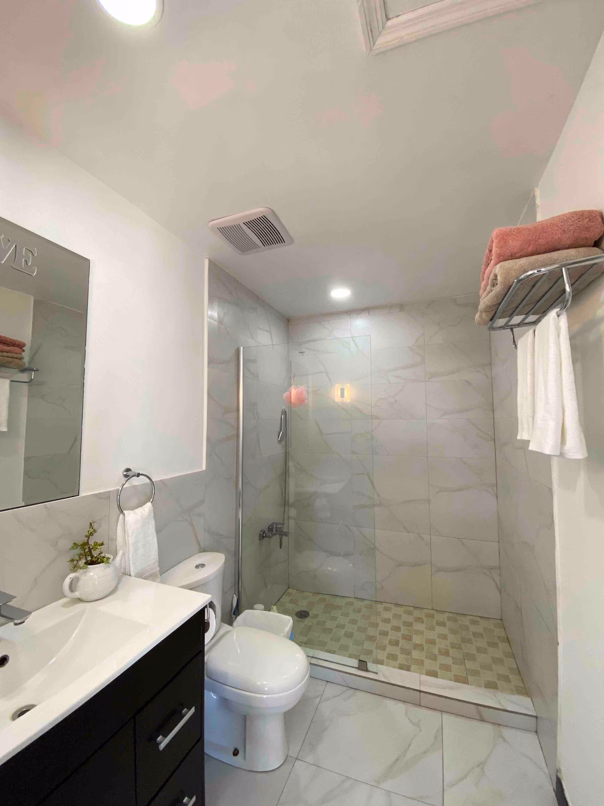 Lovely 2-bedroom Apartment in Venetian Road