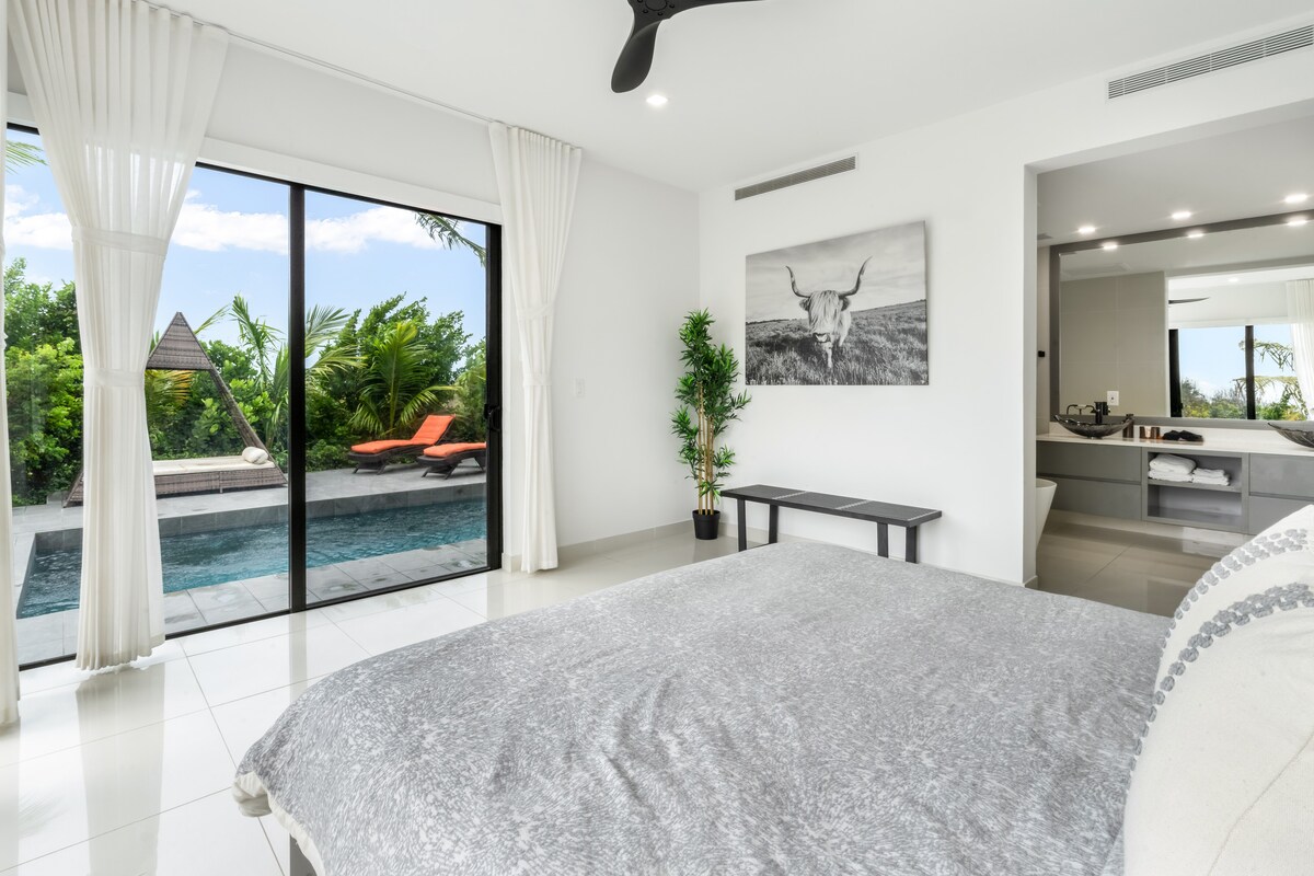 2 Bedroom Spectacular Views