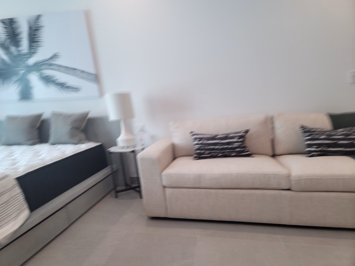 Luxe Studio – Grace Bay – (5-7-min walk to Beach)