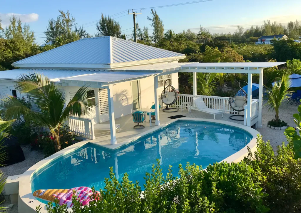 Private Poolhouse, 3-Min Walk to Beach, Sleeps 4