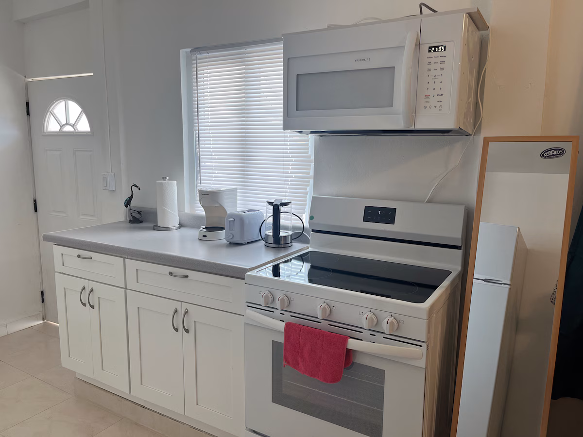 Lovely Studio#D in Venetian Road