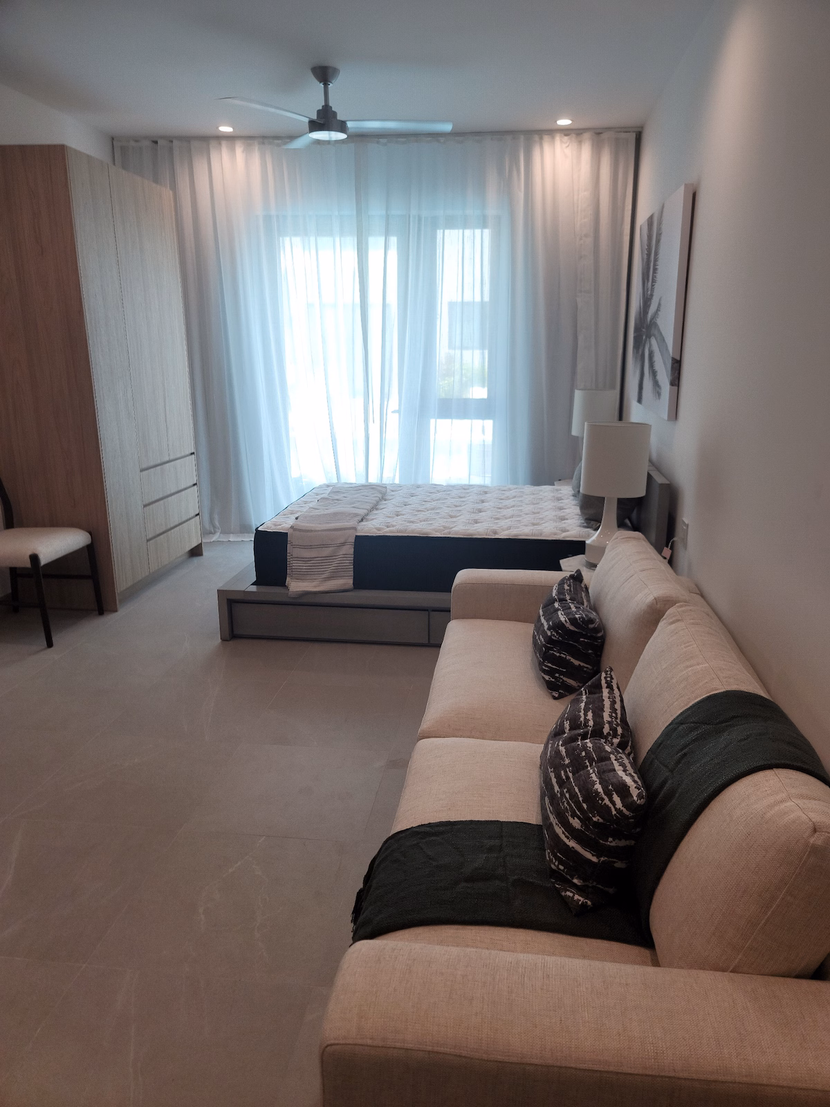 Luxe Studio – Grace Bay – (5-7-min walk to Beach)