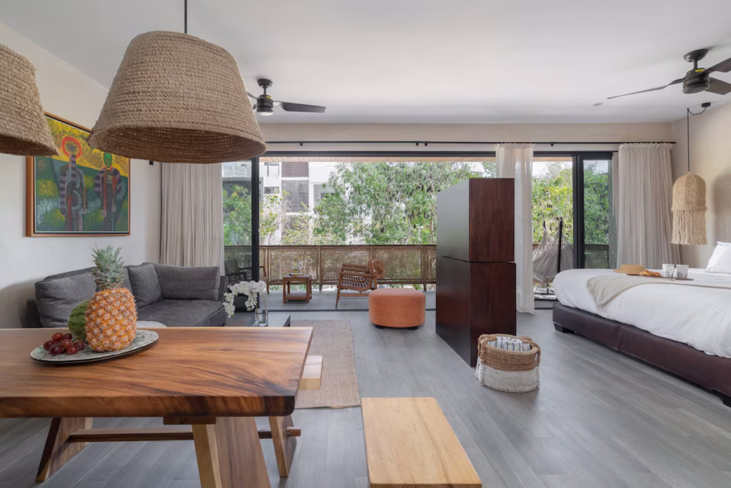 Family apartment w/Rooftop pool & Hot tub
