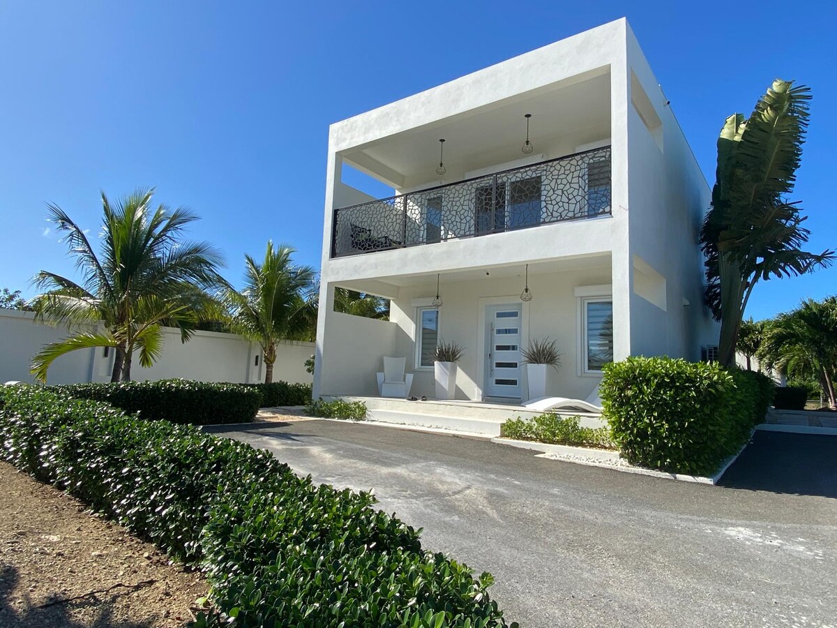 Follow Your Dreams Villa!