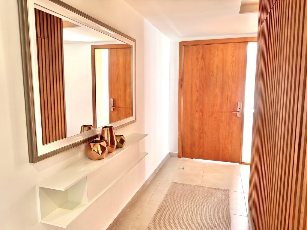 *Penthouse* Ocean View Dream *With Private Beach*