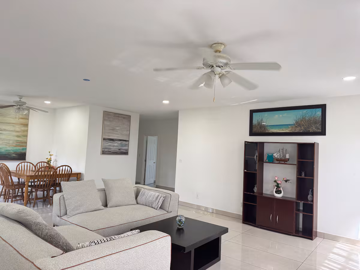Spacious 2-bedroom Suite in Providenciales