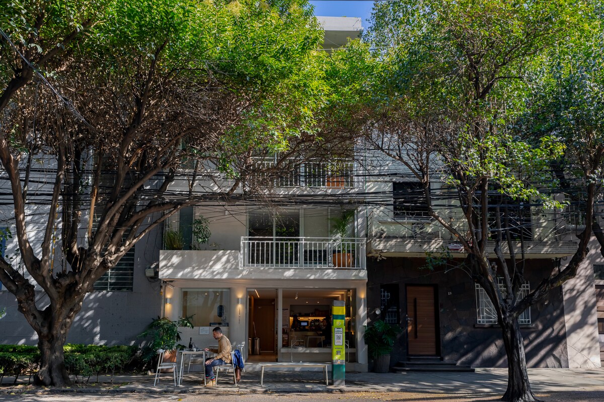 Capitalia | Bright Boutique STD w/Air Conditioning