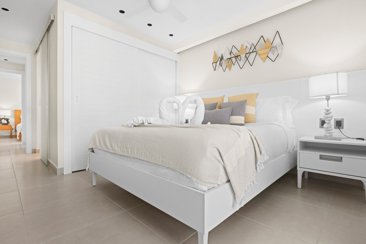 Luxury 3BR PH | Pvt Pool & BBQ