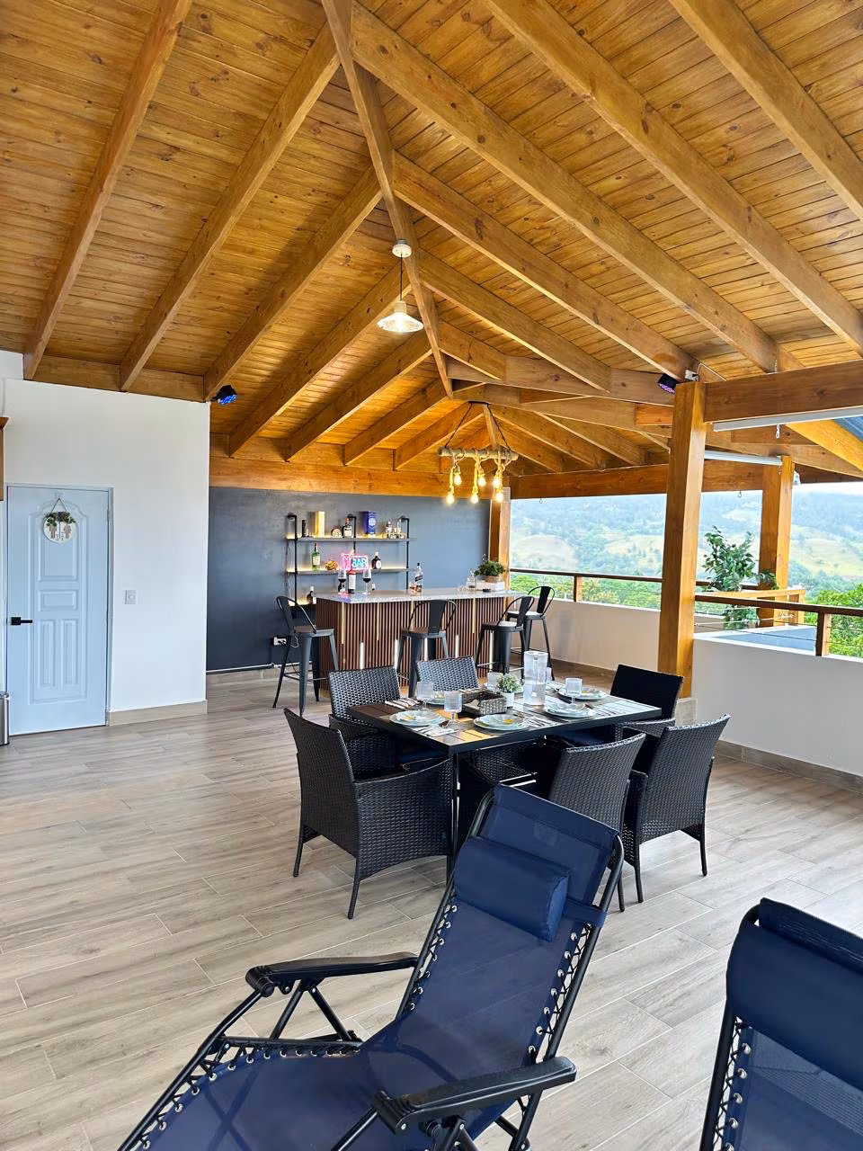 Serenity Escape | Heated Jacuzzi, Rooftop & Views