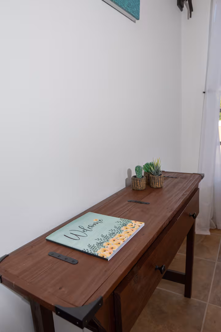 Private 1-br Island Cottage – 5 mins to the beach